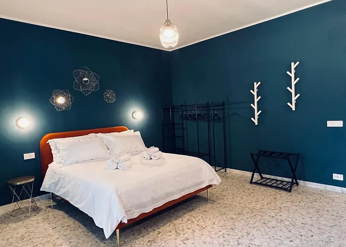 Dulcamara Boutique - Blue Velvet